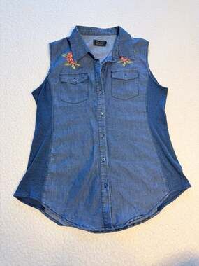 Cavalini Denim Collection Sleeveless Embroidered Floral Button Down Shirt